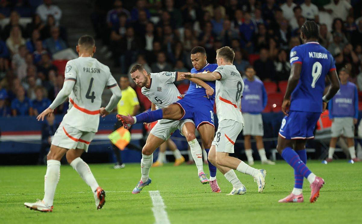 总局副局长张家胜会见阿迪高管，将在青少年足球领域开展合作