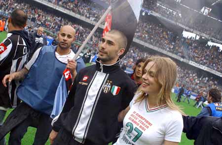 随着阿森纳2-0，切尔西1-3，利物浦1-1，英超最新积分榜出炉