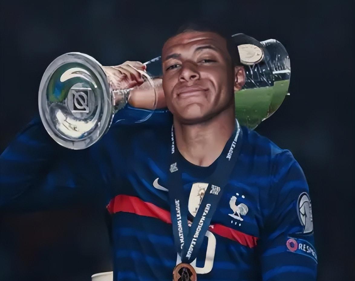 朱利亚诺谈单场最佳：这是我第一个奖杯，被认可让我特别高兴