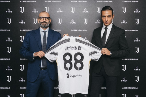 记者：曼联希望姆伯莫12月21日踢完维拉后再去参加非洲杯